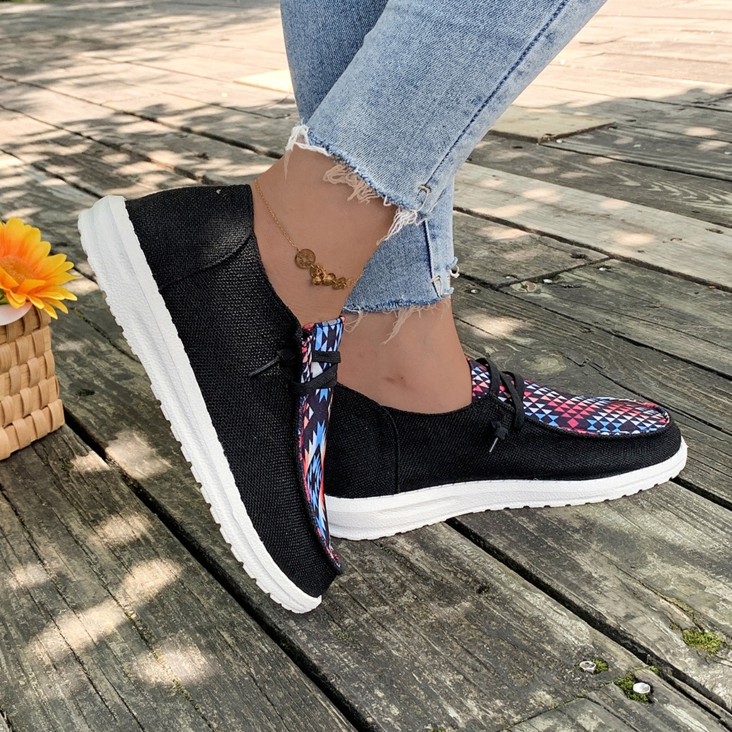 Geometric Round Toe Canvas Sneakers