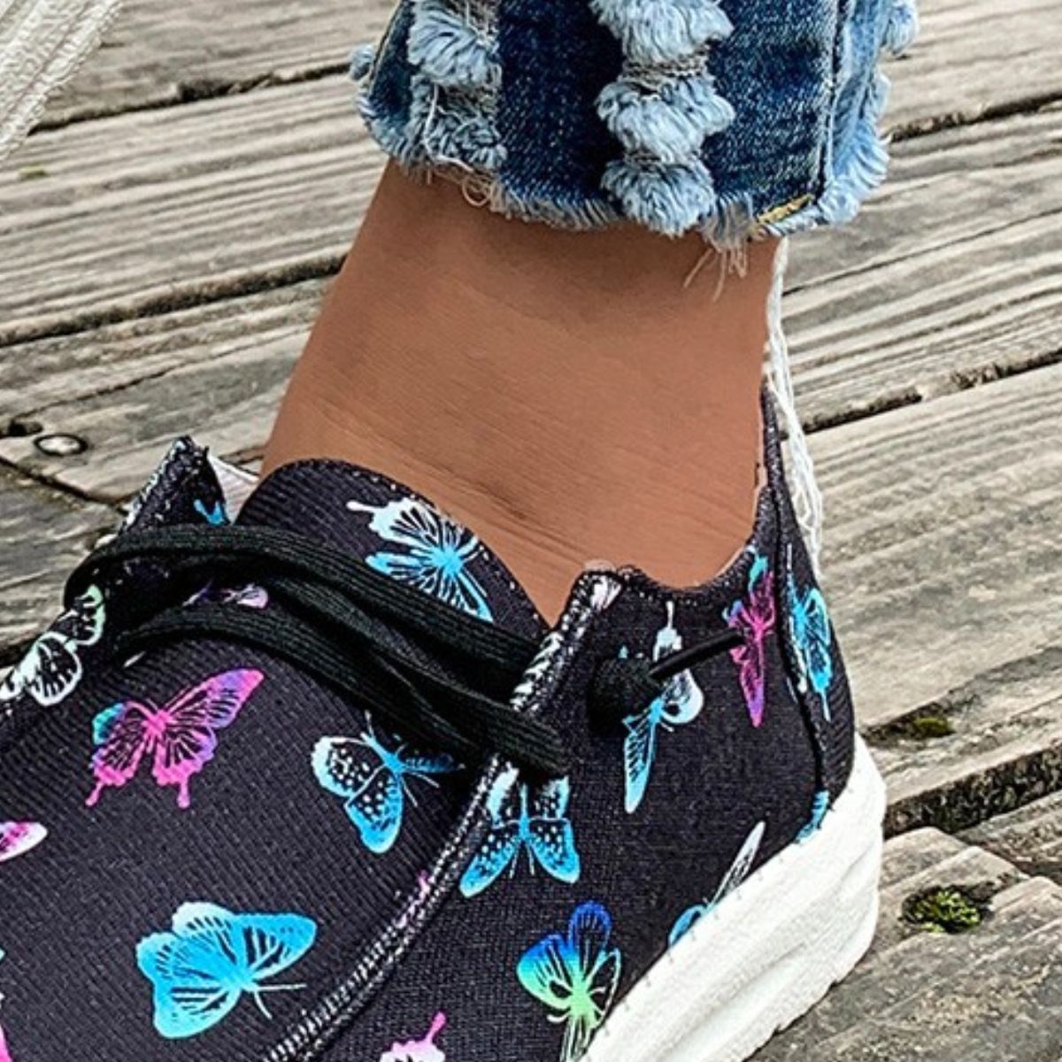 Printed Round Toe Flat Sneakers